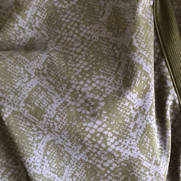 Athleta Brooklyn Joggers Size 6 Gently used Blue/black Snakeskin print - Picture 6 of 7